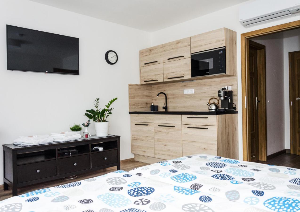 Apartmany U Kotacku Veverske Kninice Buitenkant foto
